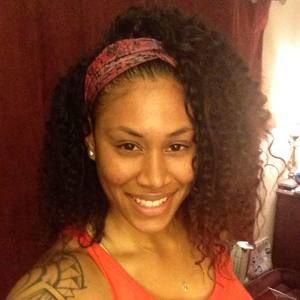 Meet your Posher, Ennisha